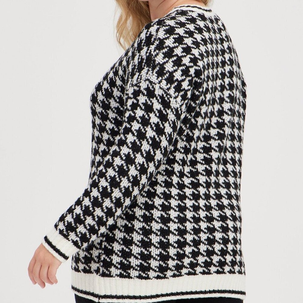 Pullover Crew Neck Sweater - Picture 2 of 4